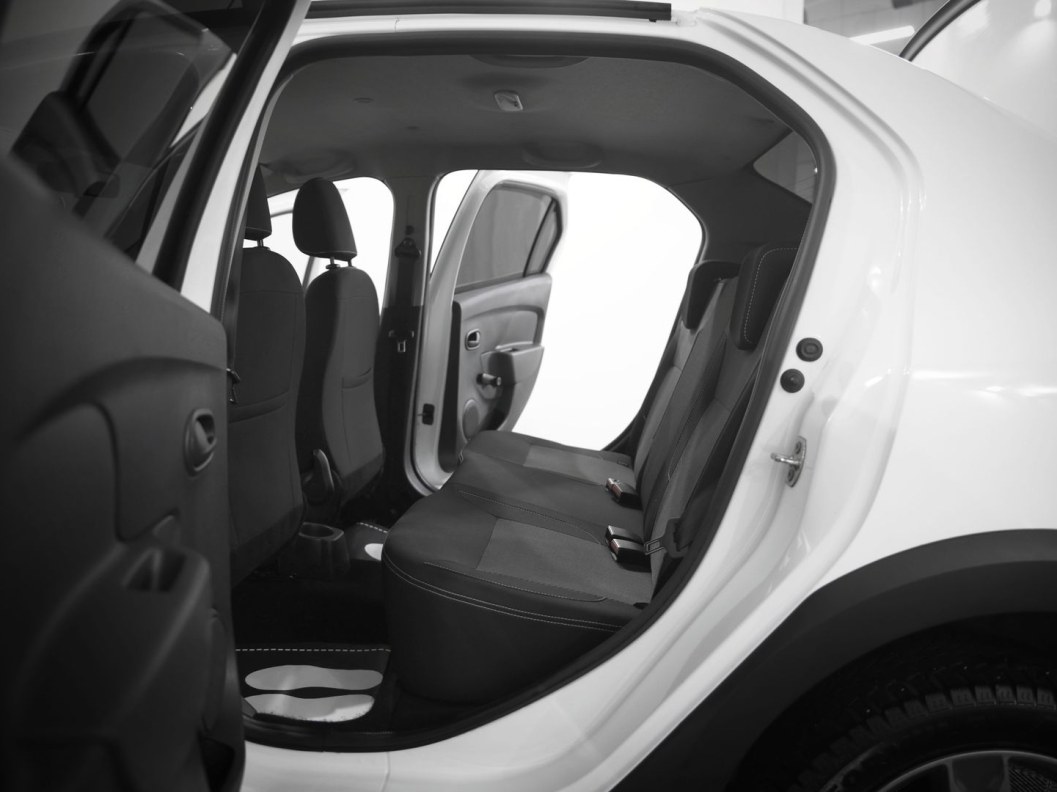 Renault Logan Life 1.6 АКПП фото 11