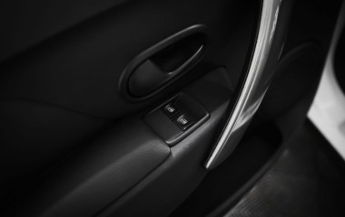 Renault Logan Life 1.6 АКПП превью 13