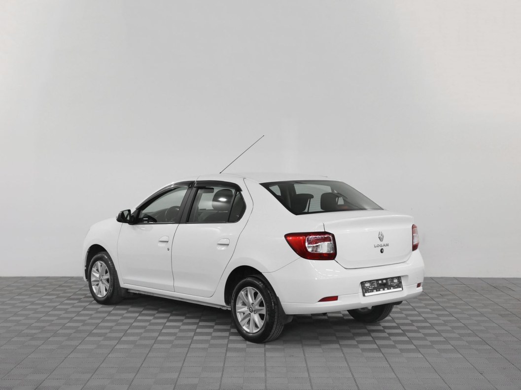 Renault Logan Style 1.6 МКПП фото 4