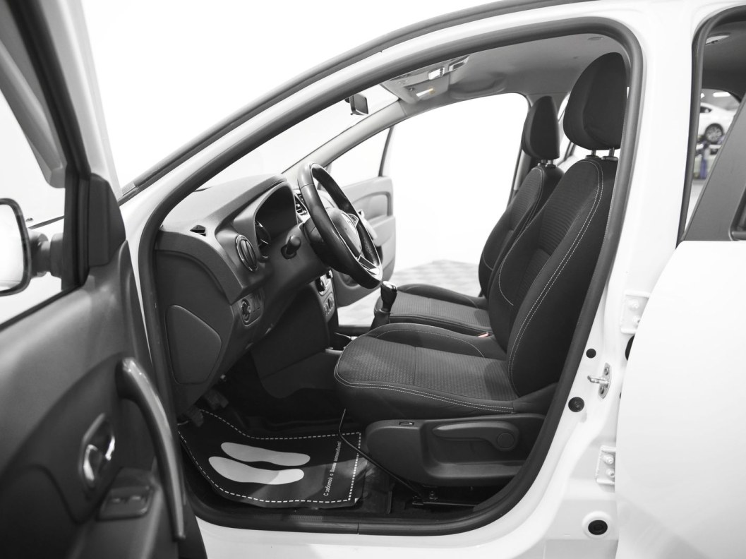 Renault Logan Style 1.6 МКПП фото 5