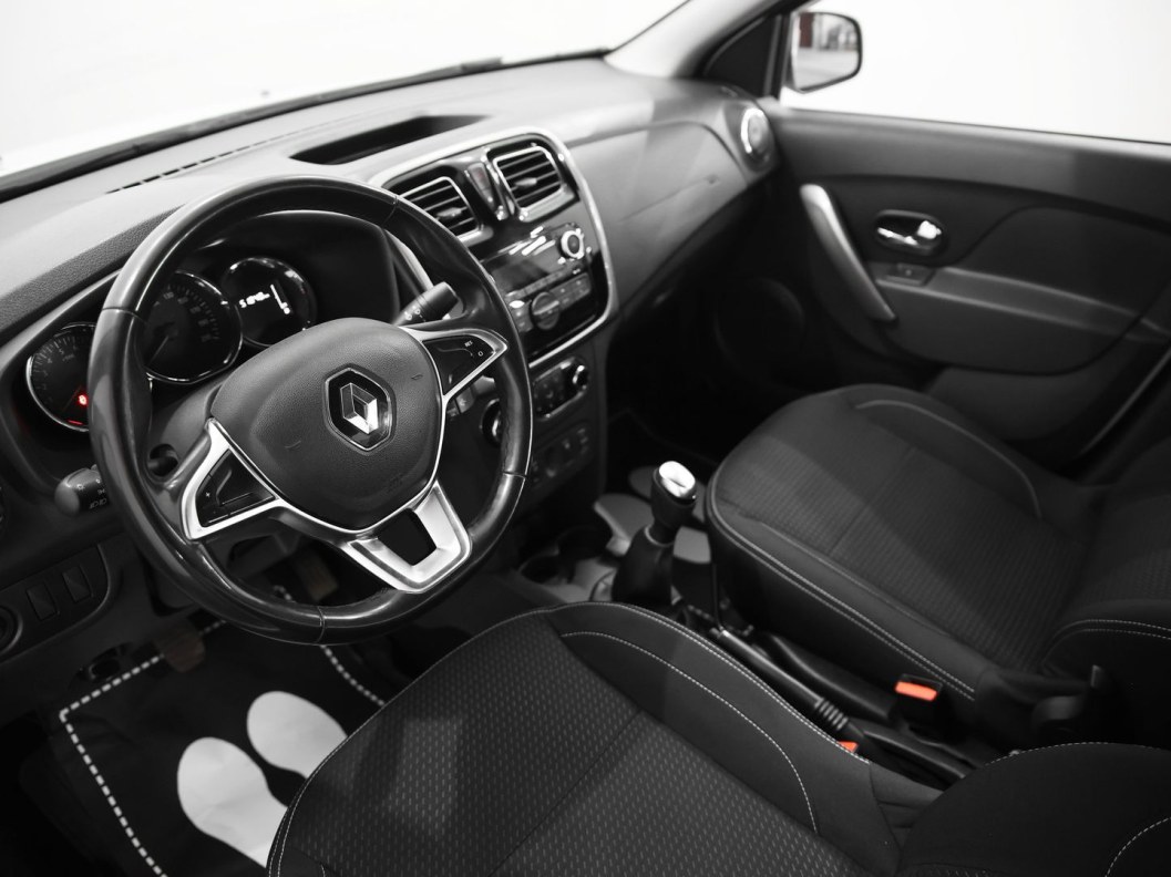Renault Logan Style 1.6 МКПП фото 6