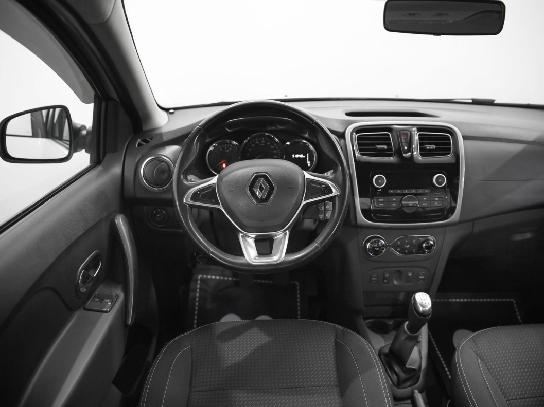 Renault Logan Style 1.6 МКПП фото 7