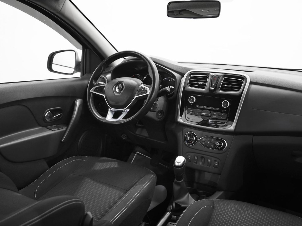 Renault Logan Style 1.6 МКПП фото 8