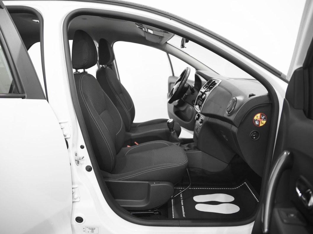 Renault Logan Style 1.6 МКПП фото 9
