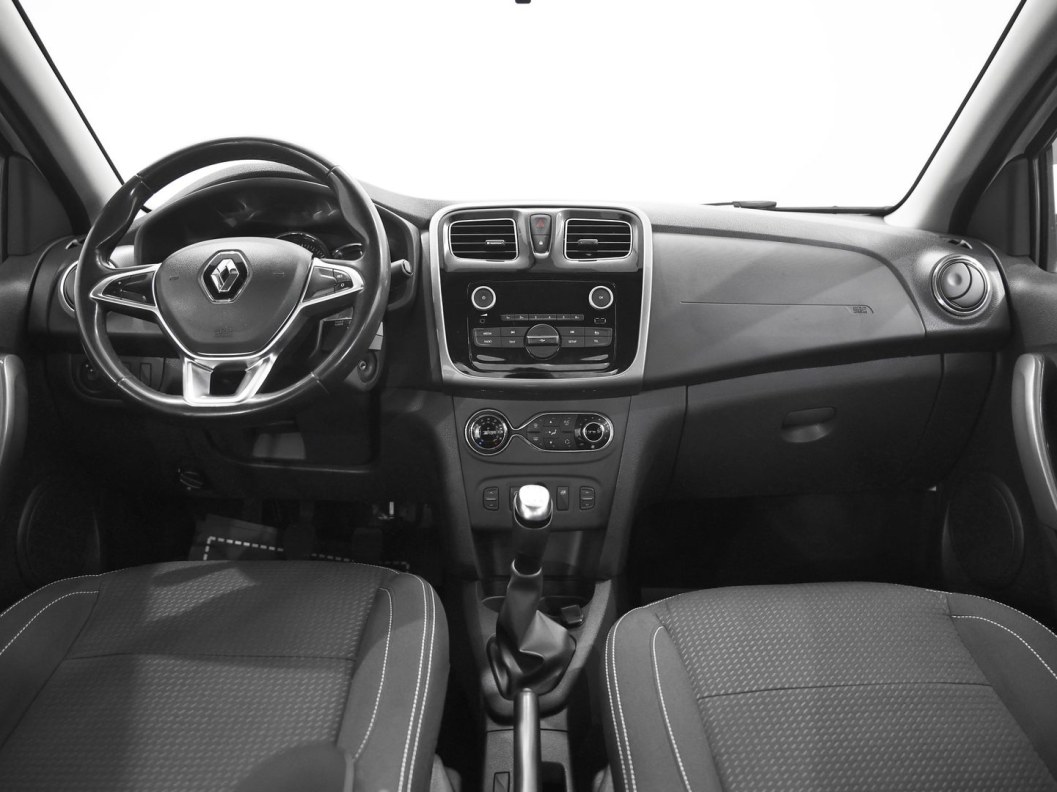 Renault Logan Style 1.6 МКПП фото 14