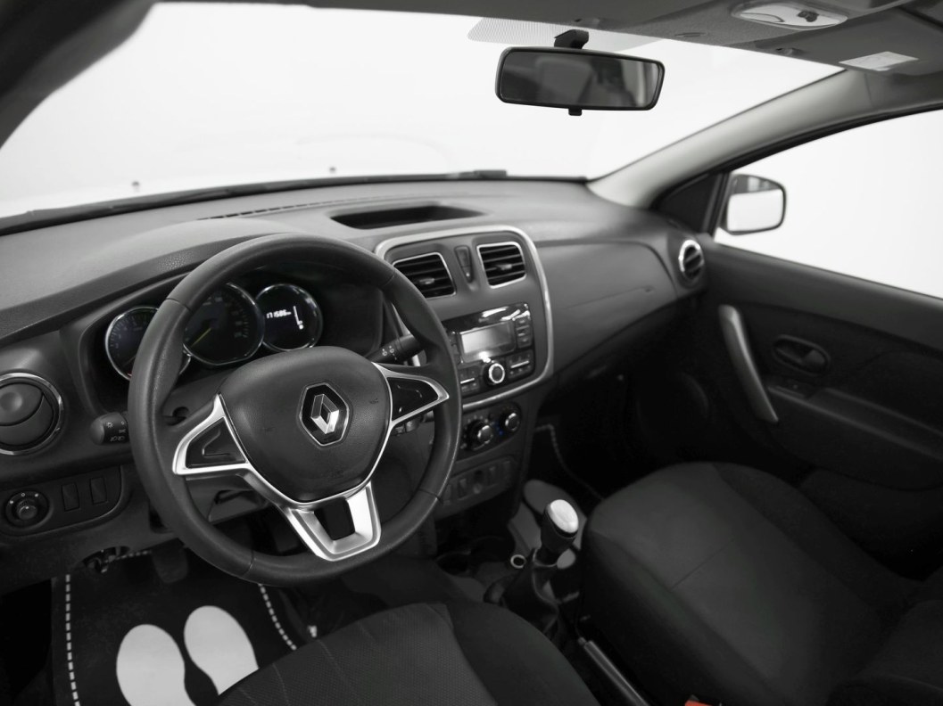 Renault Logan Life 1.6 МКПП фото 6