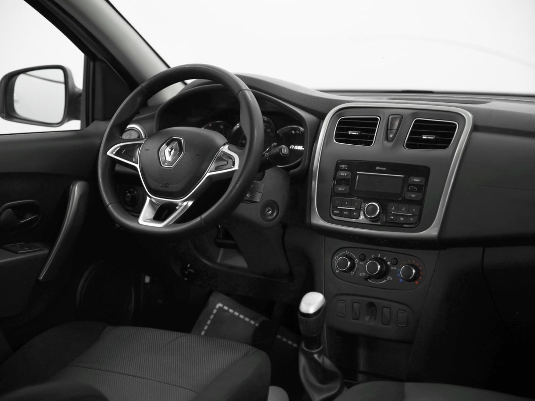 Renault Logan Life 1.6 МКПП фото 8