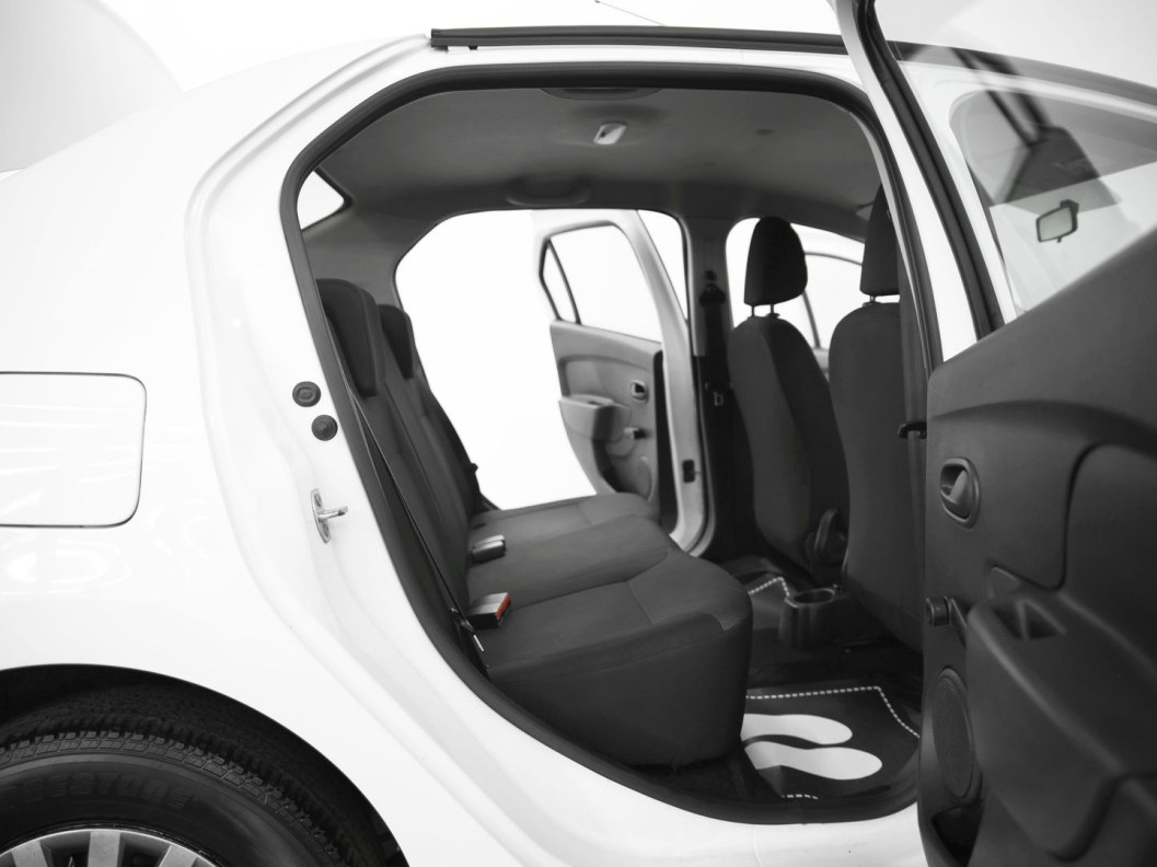 Renault Logan Life 1.6 МКПП фото 11
