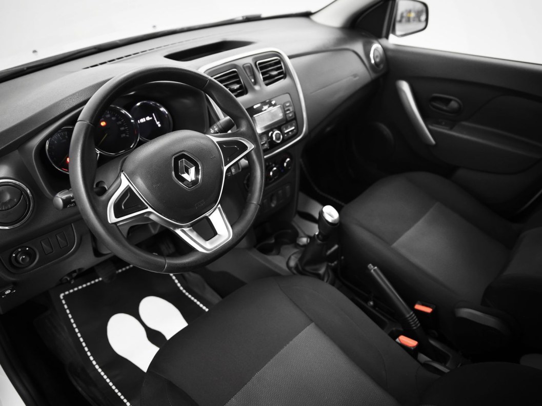 Renault Logan Drive 1.6 МКПП фото 6