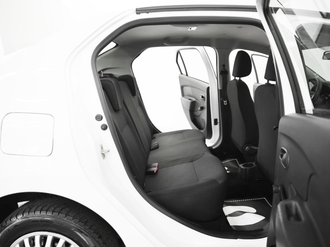Renault Logan Drive 1.6 МКПП фото 11