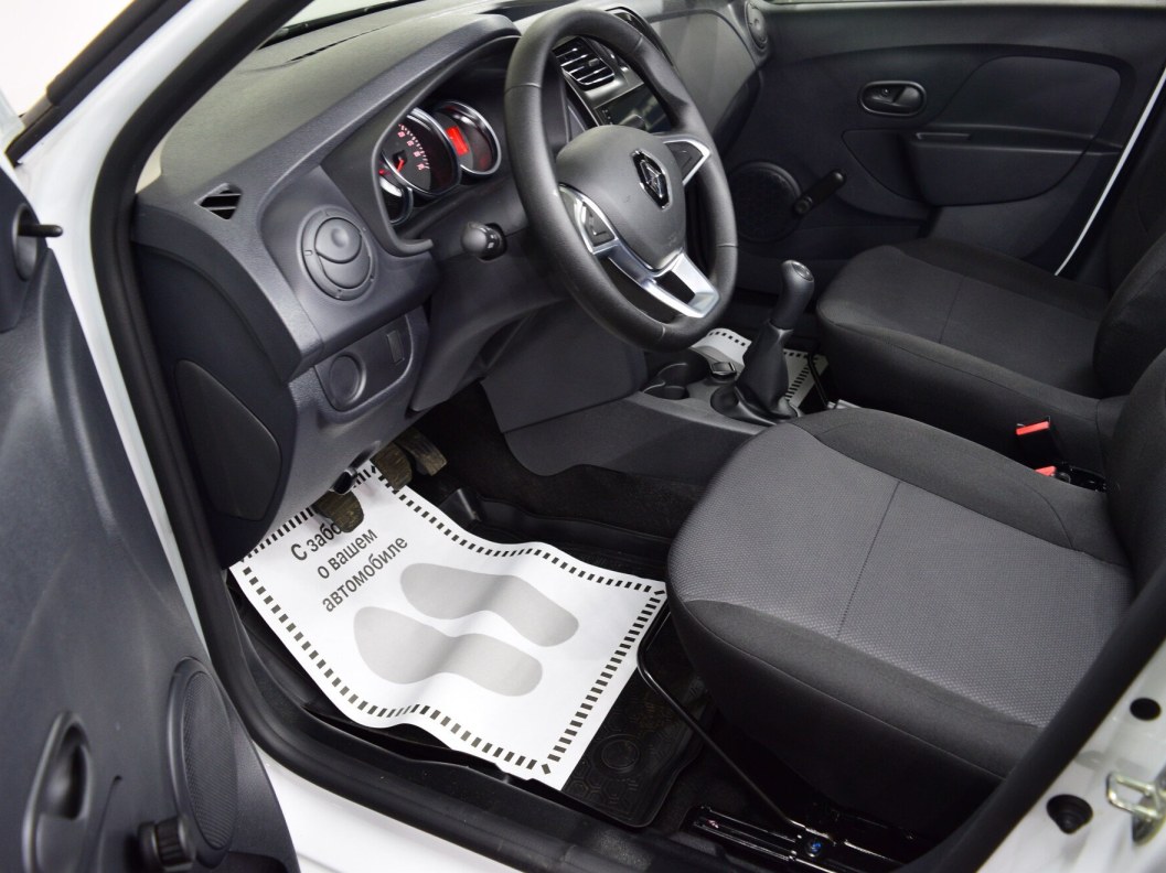 Renault Logan Drive 1.6 МКПП фото 9