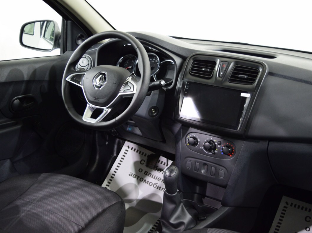 Renault Logan Drive 1.6 МКПП фото 11