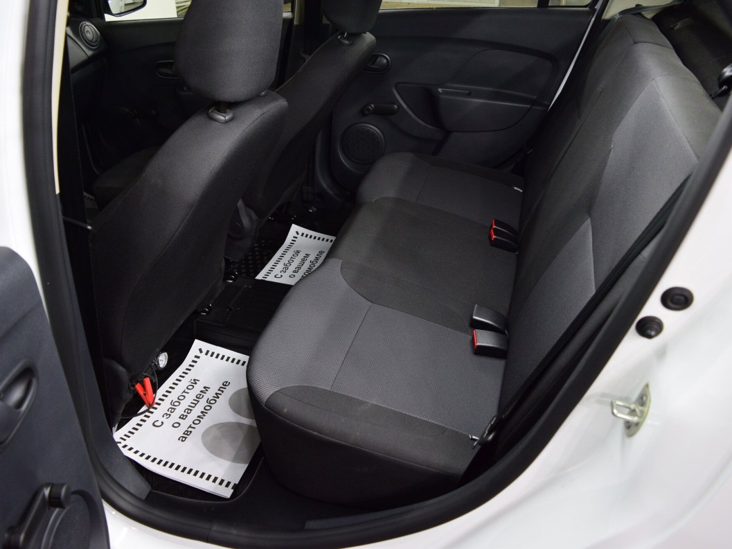 Renault Logan Drive 1.6 МКПП фото 15