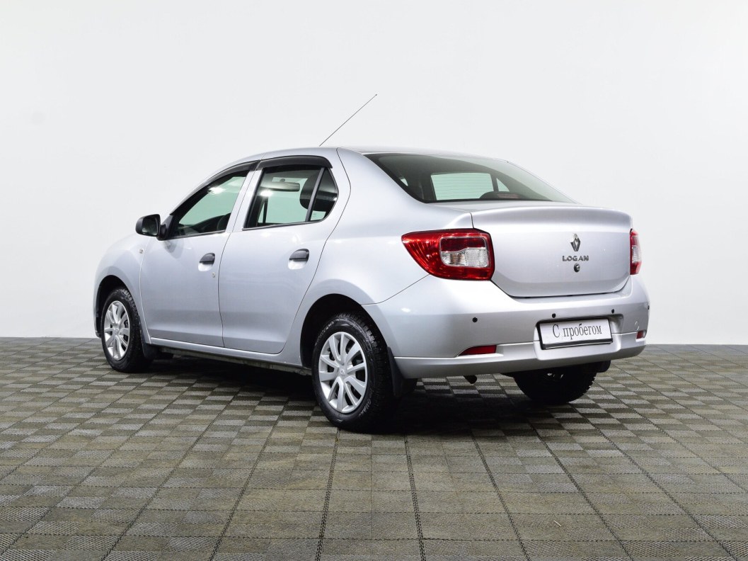 Renault Logan Access 1.6 МКПП фото 6