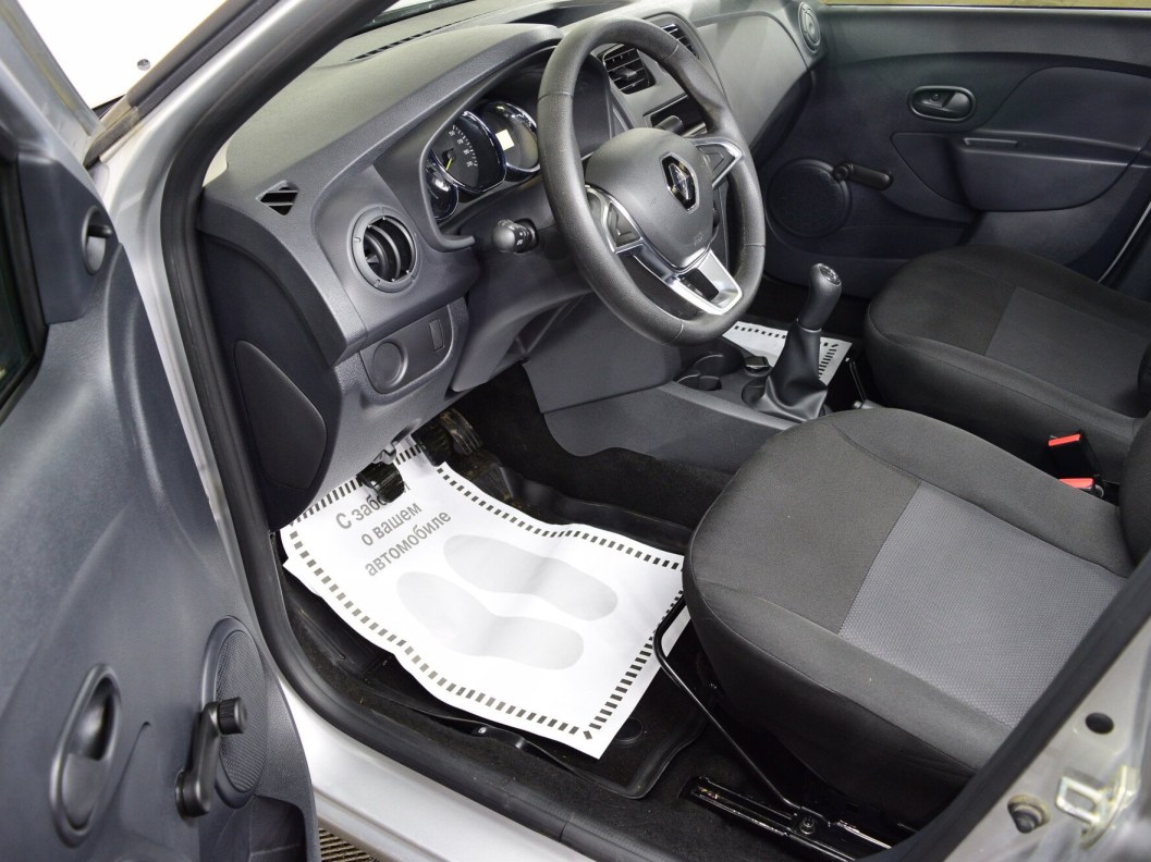 Renault Logan Access 1.6 МКПП фото 8