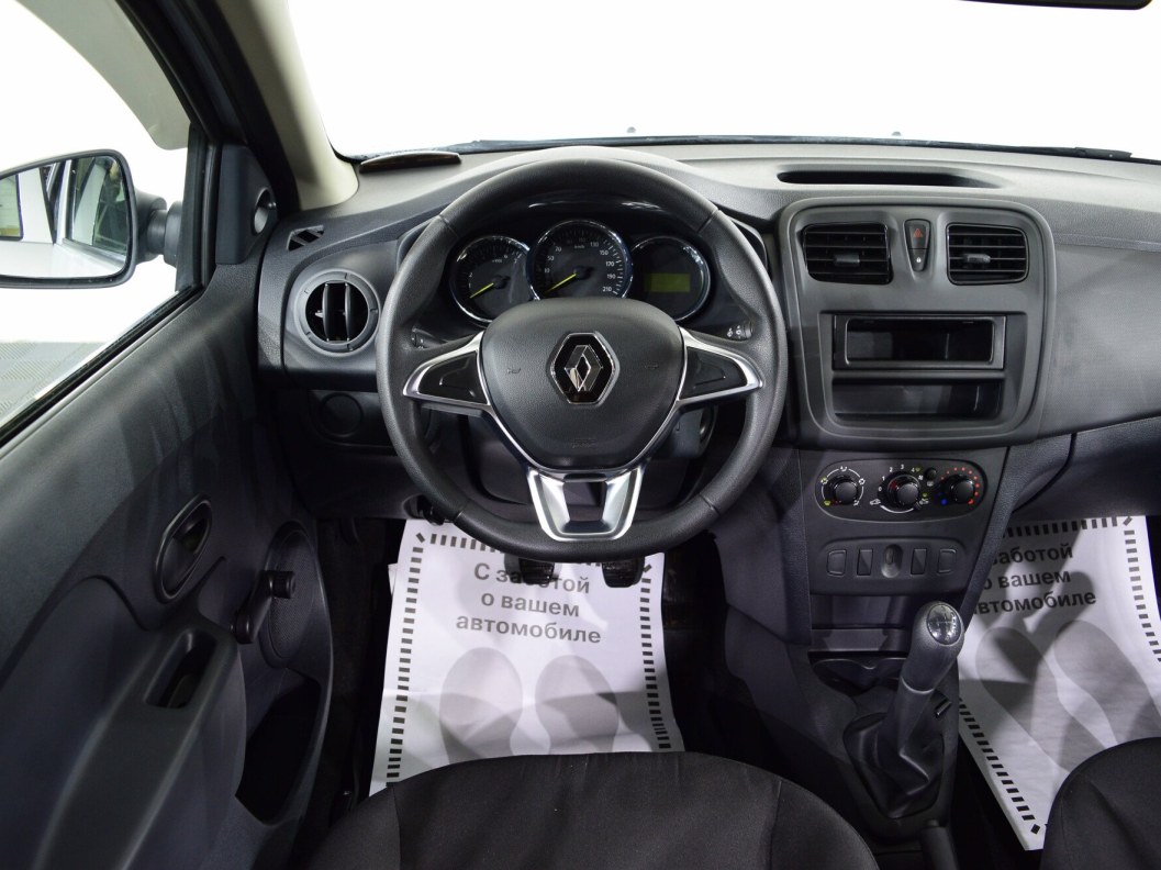 Renault Logan Access 1.6 МКПП фото 10