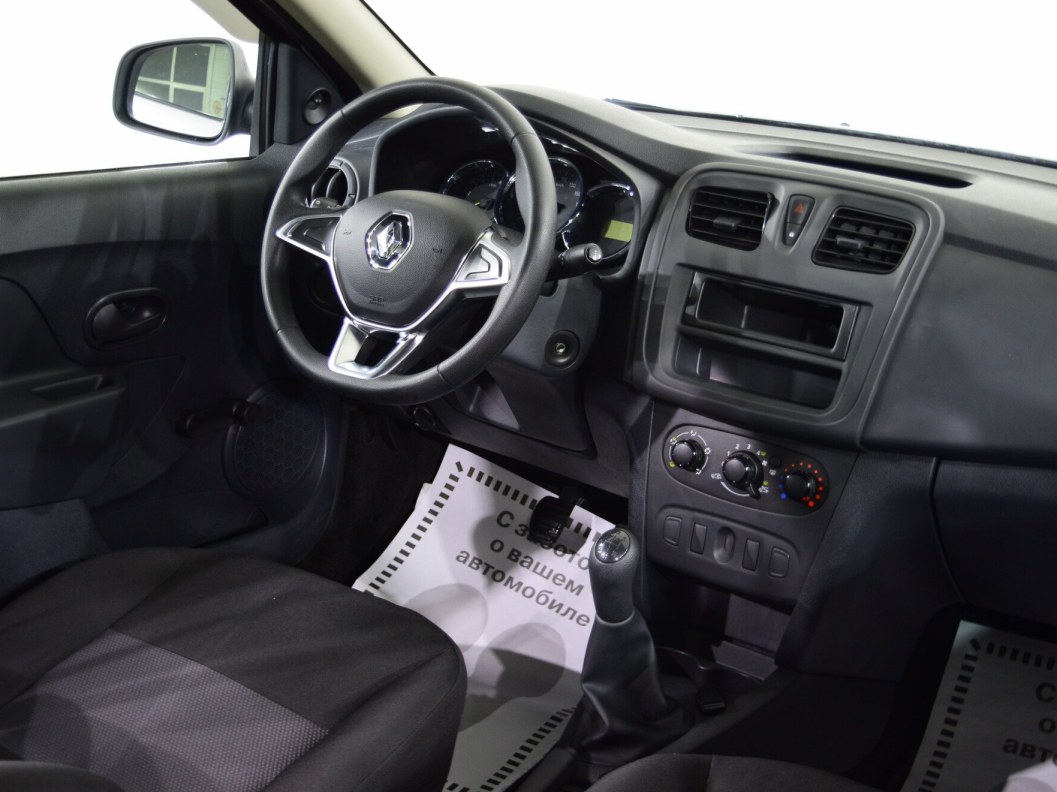 Renault Logan Access 1.6 МКПП фото 11