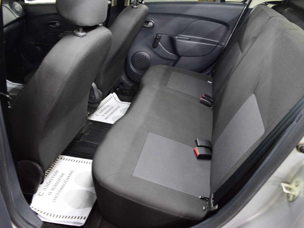 Renault Logan Access 1.6 МКПП фото 15