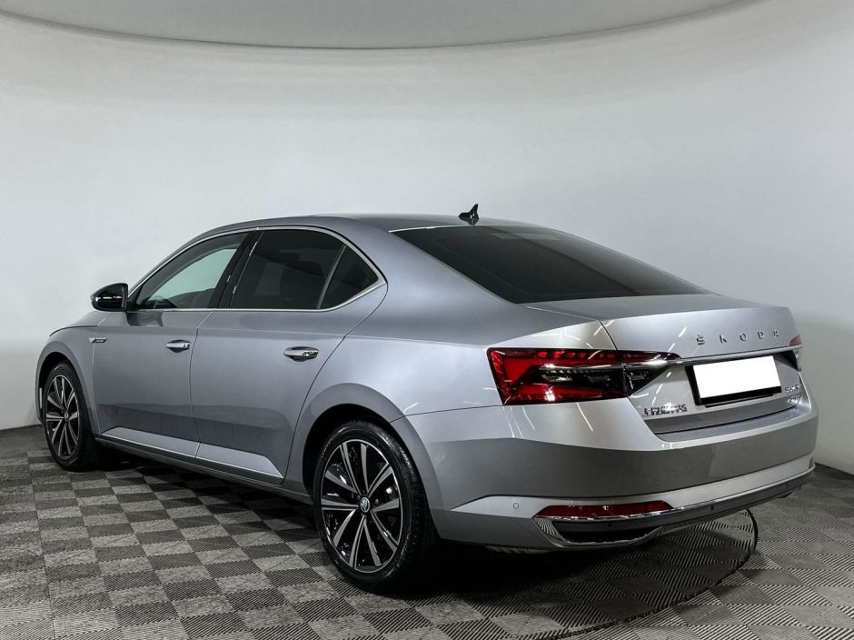 Skoda Superb Luxury 2.0 РКПП, 2024 фото 3
