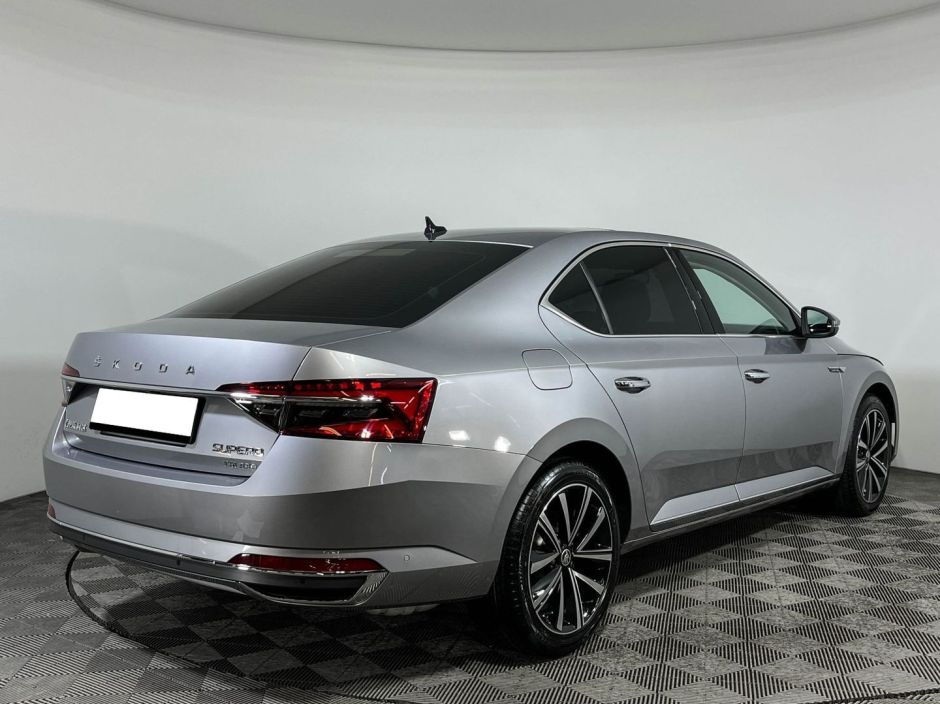 Skoda Superb Luxury 2.0 РКПП, 2024 фото 4