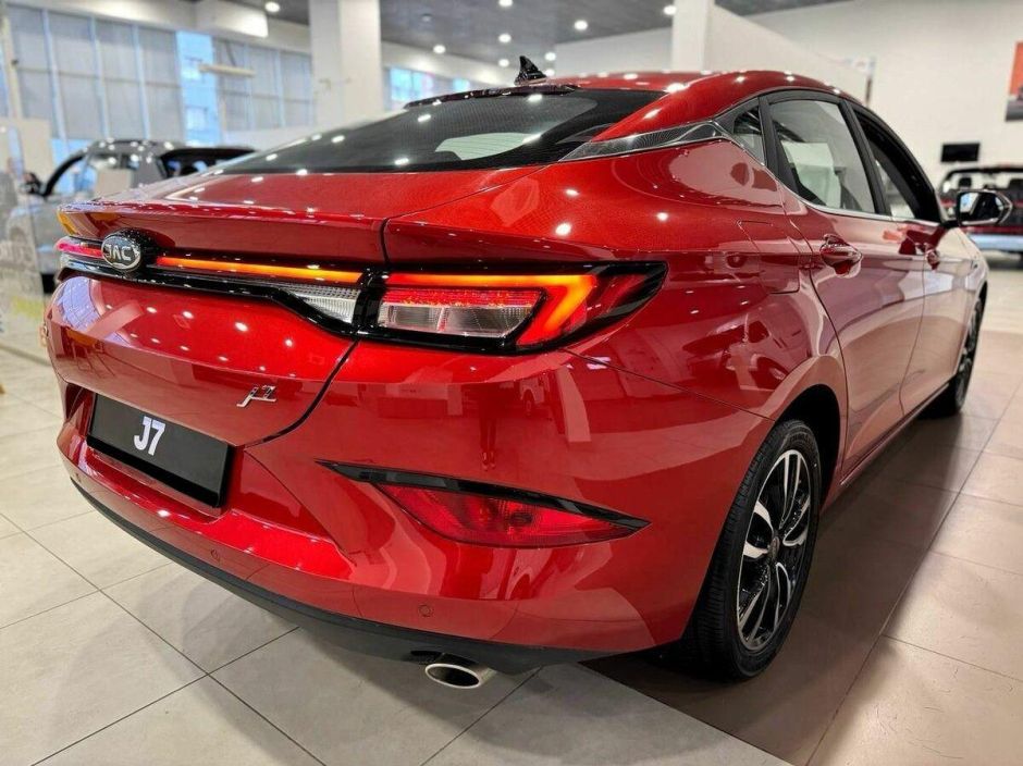 JAC J7 Tech 1.5 CVT фото 3
