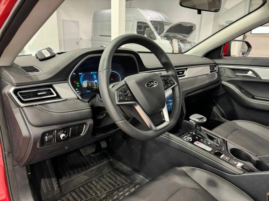 JAC J7 Tech 1.5 CVT фото 5