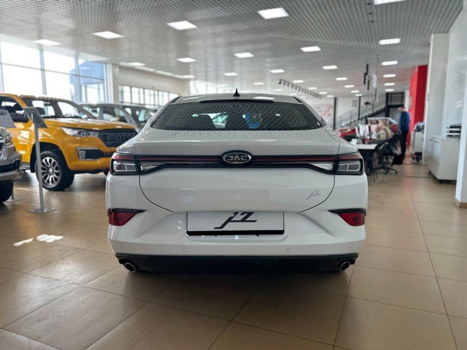 JAC J7 Tech 1.5 CVT фото 2