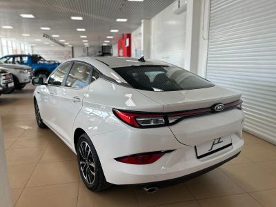 JAC J7 Tech 1.5 CVT превью 3