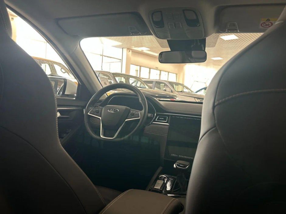 JAC J7 Tech 1.5 CVT фото 4