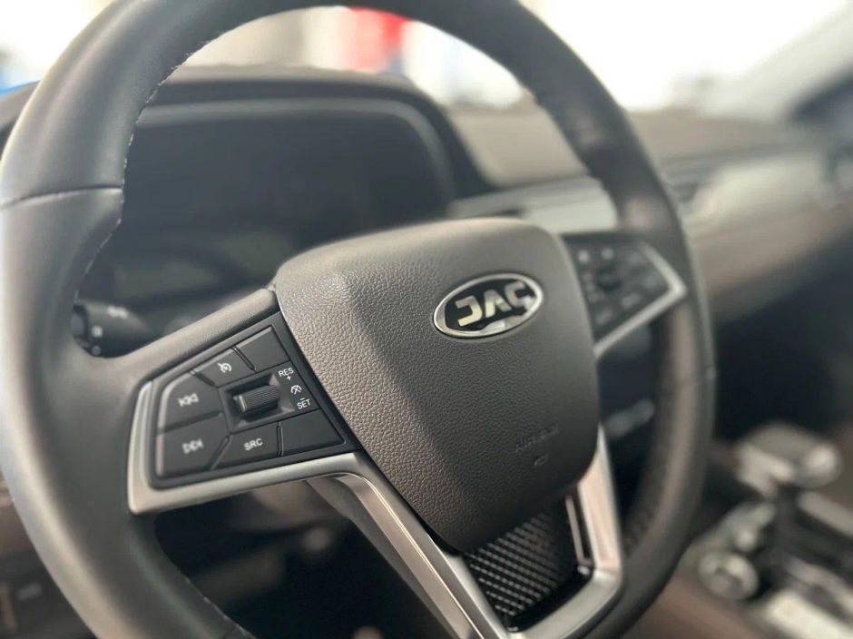 JAC J7 Tech 1.5 CVT фото 6