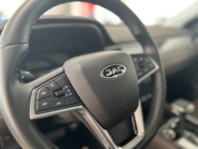 JAC J7 Tech 1.5 CVT превью 6