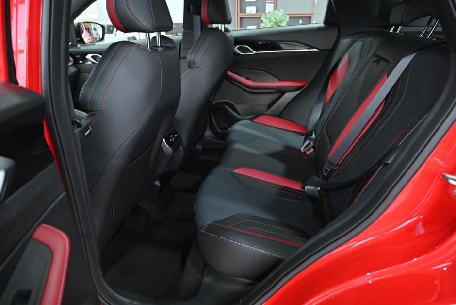 Geely Coolray Exclusive 1.5 РКПП, 2024 фото 13