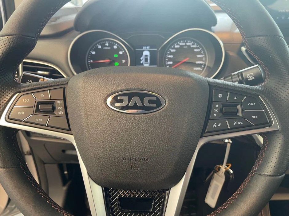 JAC JS3 Luxury 1.6 CVT фото 8