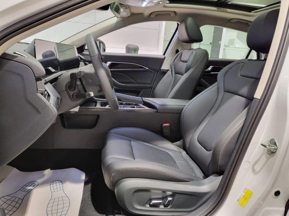 FAW Bestune B70 Prestige 2.0 АКПП, 2024 фото 5